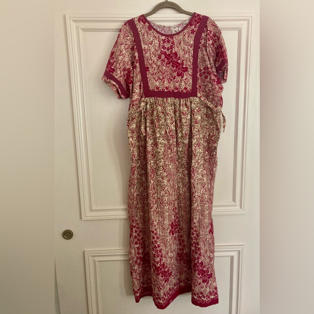 Vintage Peasant dress- would fit Medium - X-Large
